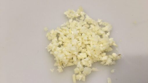 chop-garlic