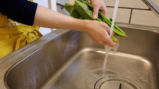 how-to-boil-spinach-step-1